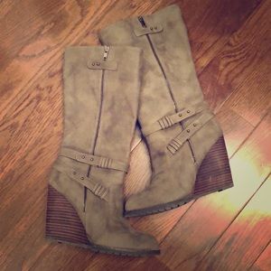 Very Volatile Wedge Boots